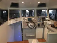 قوارب العمل للبيع