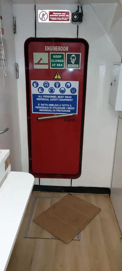 قارب طاقم للبيع