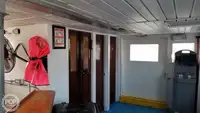 قارب مزدوج الهيكل للبيع