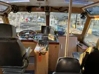 قارب طيار للبيع