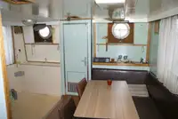 قوارب العمل للبيع