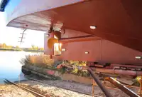 قوارب العمل للبيع