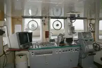 قوارب العمل للبيع