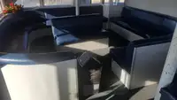 قارب مزدوج الهيكل للبيع