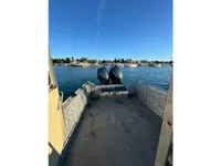 قوارب العمل للبيع