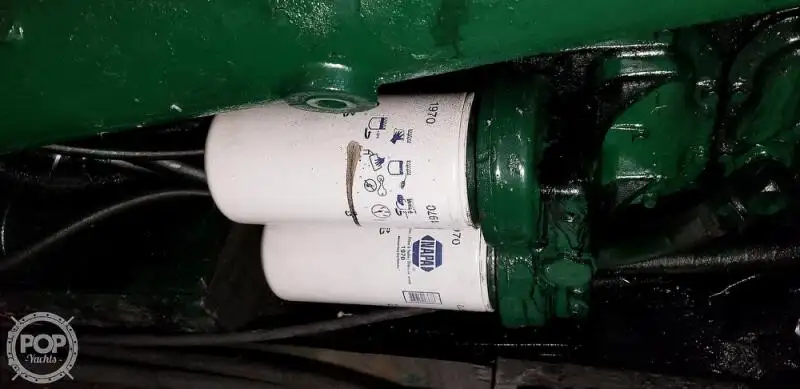 قارب مزدوج الهيكل للبيع