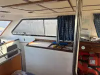 قوارب العمل للبيع