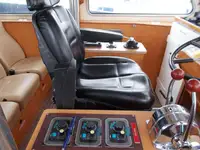 قارب طيار للبيع