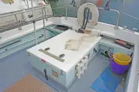 قوارب العمل للبيع