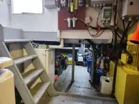 قوارب العمل للبيع