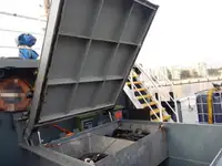 قوارب العمل للبيع