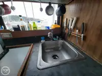 قارب نجاة للبيع