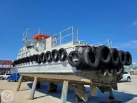 قارب طاقم للبيع