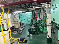 قوارب العمل للبيع