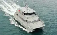 قارب مزدوج الهيكل للبيع