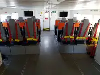 قارب مزدوج الهيكل للبيع