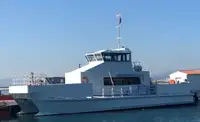 قارب مزدوج الهيكل للبيع