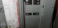 قارب مزدوج الهيكل للبيع