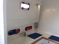 سفينة بحثية للبيع