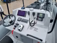 قارب مطاطي صلب للبيع