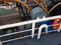 قوارب العمل للبيع