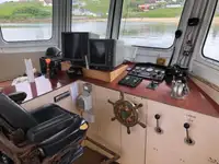 قوارب العمل للبيع