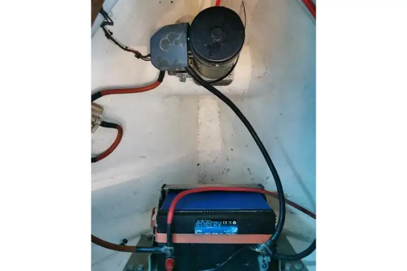 قوارب العمل للبيع