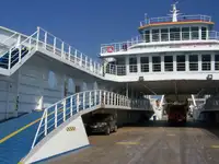 سفينة العبارة للبيع