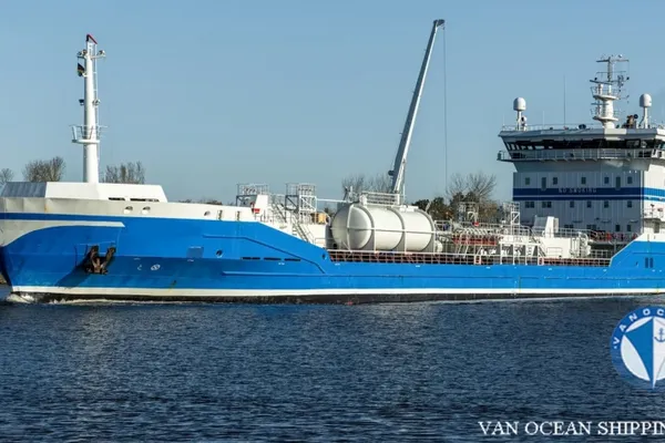 Oil/Chemical tanker for sale