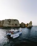 قارب مزدوج الهيكل للبيع
