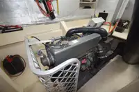 قارب مزدوج الهيكل للبيع