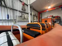 قوارب العمل للبيع