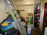 قوارب العمل للبيع