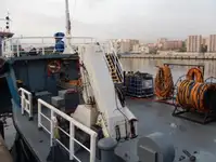 قوارب العمل للبيع