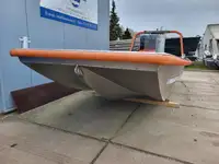 قوارب العمل للبيع