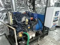 قارب مزدوج الهيكل للبيع