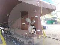 سفينة لنقل الأسماك الحية للبيع