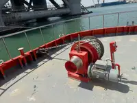قارب مزدوج الهيكل للبيع
