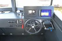 قارب مزدوج الهيكل للبيع