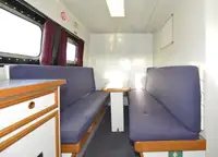 قارب مزدوج الهيكل للبيع