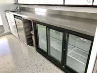 قارب مزدوج الهيكل للبيع