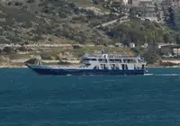 سفينة العبارة للبيع