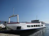 سفينة العبارة للبيع