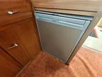 قوارب العمل للبيع
