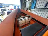 قوارب العمل للبيع