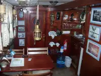 قارب إطفاء للبيع