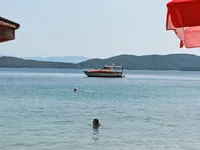 قوارب العمل للبيع
