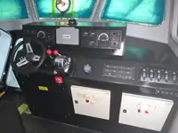 قارب طاقم للبيع
