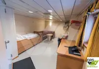 قوارب العمل للبيع