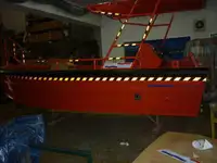 قوارب العمل للبيع